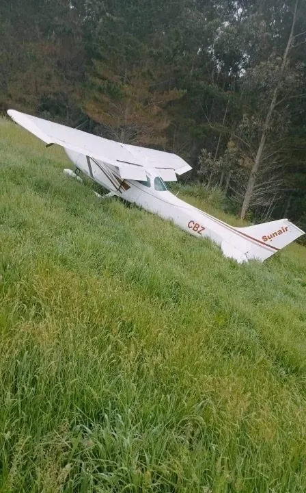 PLANE MAKES EMERGENCY LANDING AT ONEMANA photo